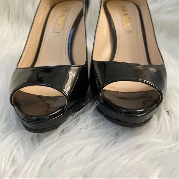 Prada patent leather peep toe blackpumps 5.5
